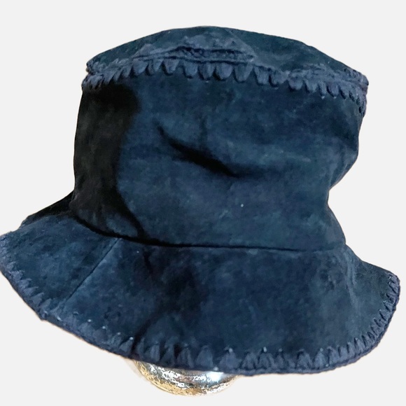 Liz Claiborne Suede Bucket Hat - Picture 1 of 7